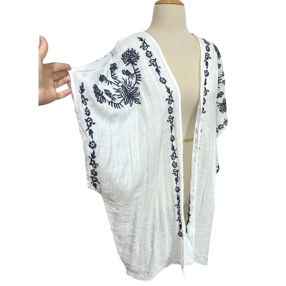 Taylor & Sage Medium Offwhite Navy Embroidered Lightweight Kimono Beachy Boho